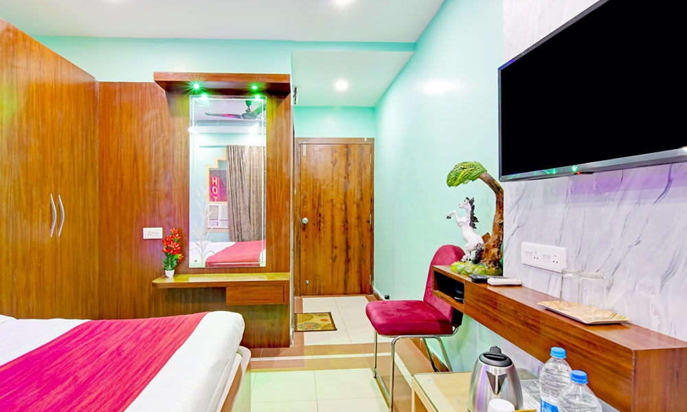 triple-bed-puri-hotel-room-price
